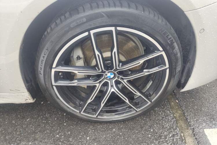 Used BMW 5 Series 2021 530Li Luxury Edition M Sport Package Right Front Wheel Hub