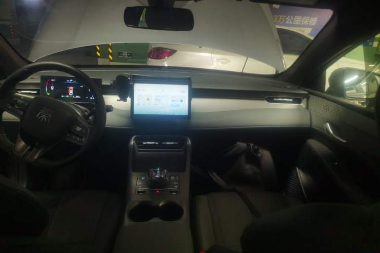 Used BYD Qin PLUS 2025 DM-i Smart Drive 55KM Leading Model Audio And AC Panel