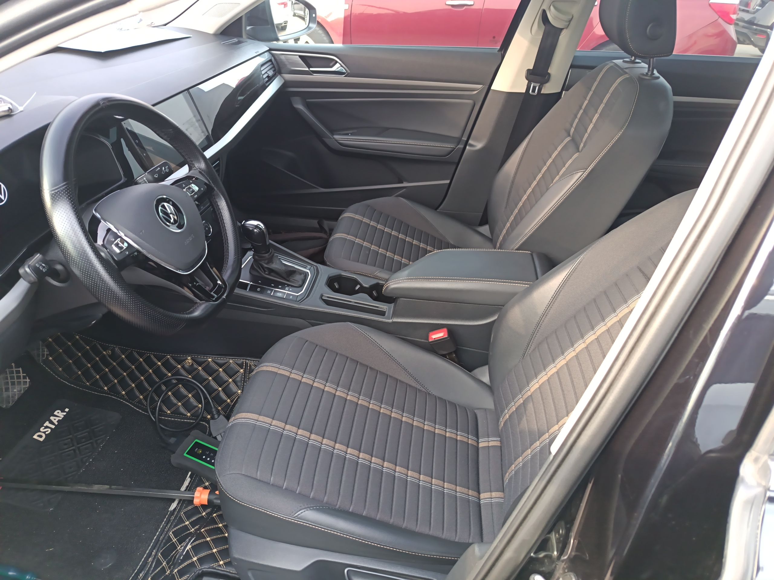 Переднее сиденье в автомобиле