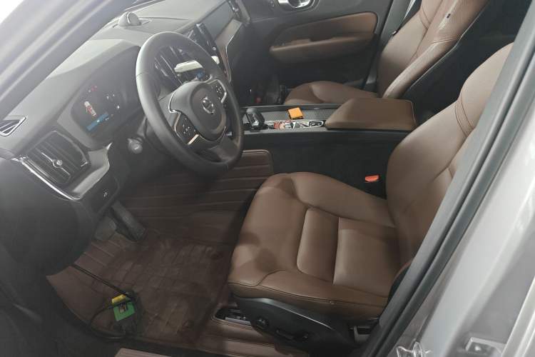 Used Volvo XC60 2023 B5 4x4 Smart Luxury Edition Left Front Seat