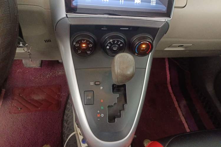 Used Toyota Verso 2015 180E CVT Crossover Edition Gear Lever