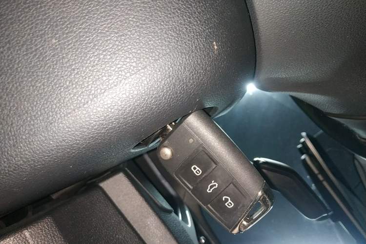 Used Volkswagen T-ROC 2019 280TSI DSG Two-Wheel Drive Advanced Version China VI Standard Vehicle Key