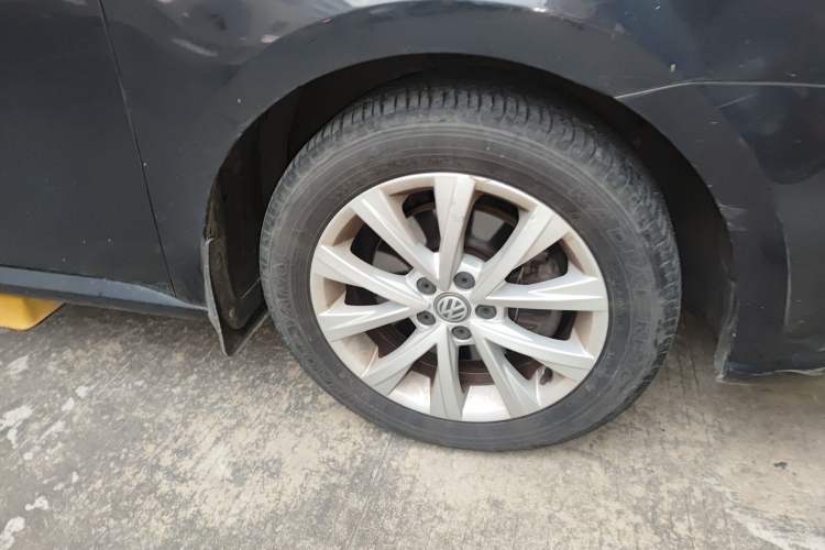 Used Volkswagen Lavida 2015 230TSI DSG Comfort Edition Right Front Wheel Hub