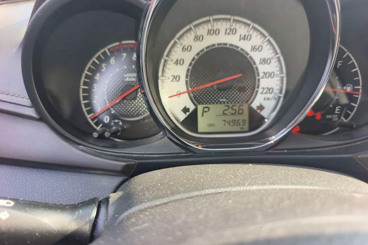 Used Toyota YARiS L Zhi Xuan 2015 1.5G Automatic Orange Limited Edition
