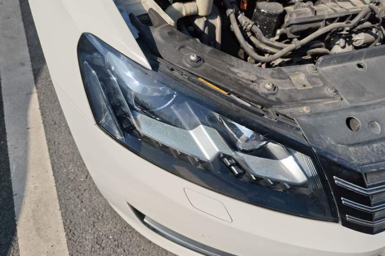 Used Volkswagen Passat 2013 1.8TSI DSG Prestige Edition Right Front Headlight