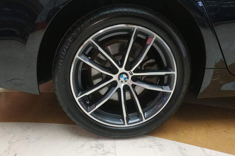 Used BMW 5 Series 2022 Second Facelift 525Li M Sport Package Right Rear Wheel Hub