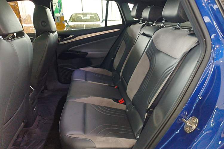 Used Volkswagen ID.4 CROZZ 2024 PRO Model Left Rear Seat