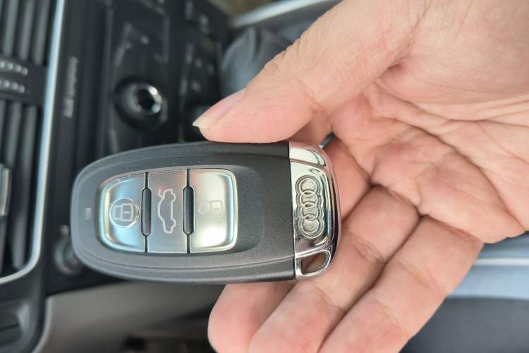 Used Audi Q5 2012 2.0TFSI Trendy Edition Vehicle Key