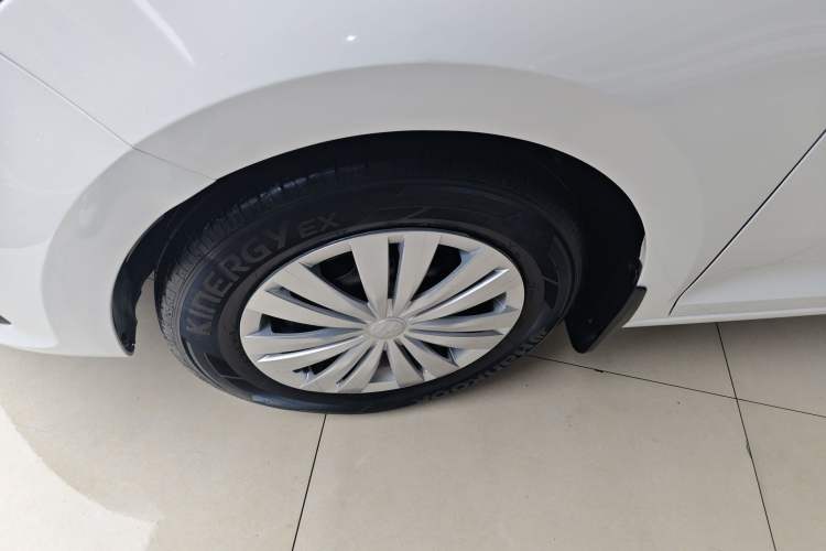 Used Volkswagen Santana 2016 1.6L Automatic Fashion Edition Exterior 4