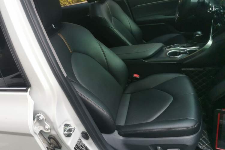 Used Toyota Camry 2021 2.0G Luxury Edition
