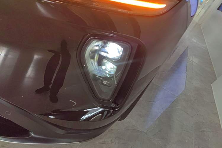 Used Nio ES6 2024 75 kWh Left Front Headlight