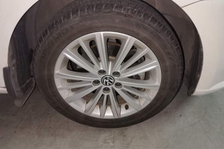 Used Volkswagen Gran Lavida 2013 1.6L Automatic Comfort Model
