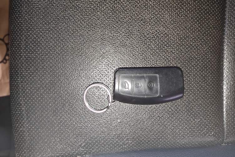 Used JMC Yusheng S350 2016 2.0T Automatic All-Wheel Drive Gasoline Luxury Edition 5 Seats Interior 1