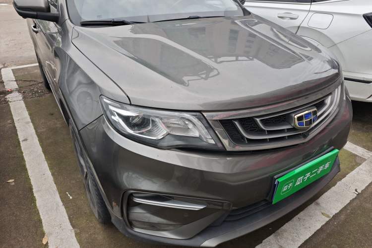 Used Geely Auto Emgrand X7 Sport 2018 1.8TD Automatic Two-Wheel Drive Smart Connect 4G Internet Edition Right Front Headlight