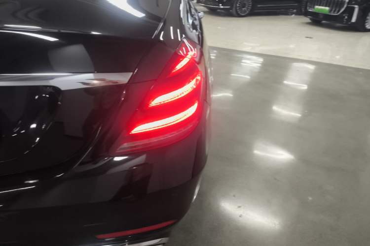 Used Mercedes-Benz S-Class 2020 S 350 L Business Class Ultimate Edition Right Rear Taillight