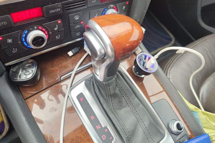 Used Audi Q7 2013 35 TFSI Comfort Model Gear Lever