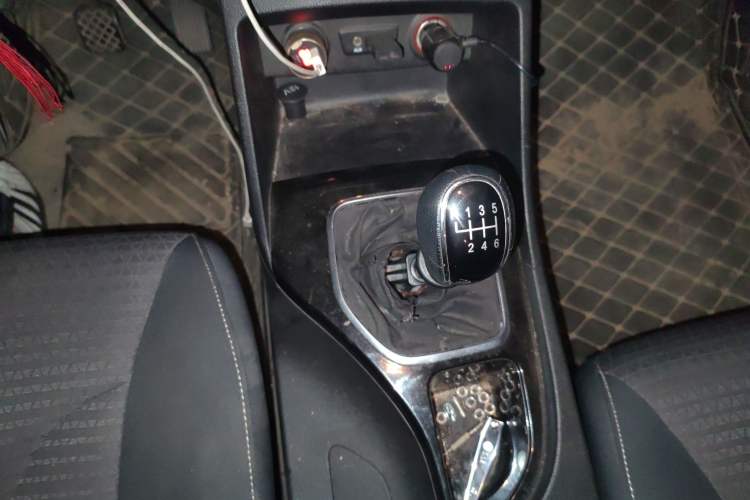 Used Baojun 730 2019 1.5T Manual Fashion Model 7-seater National V