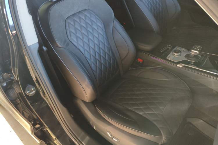 Used Hongqi HS5 2019 2.0T Smart Connect Flagship All-Wheel-Drive Version Right Front Seat