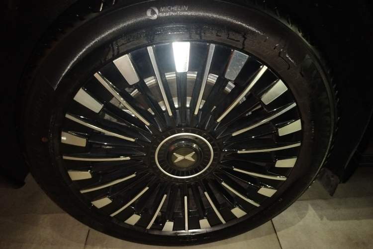 Used XPeng X9 2025 740 Ultra-Long Range Max
