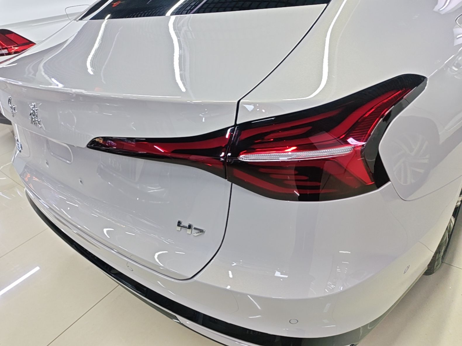 Hongqi H7 PHEV 2026 Model 210 Four-Wheel Drive Intelligent Hybrid — снимка 9