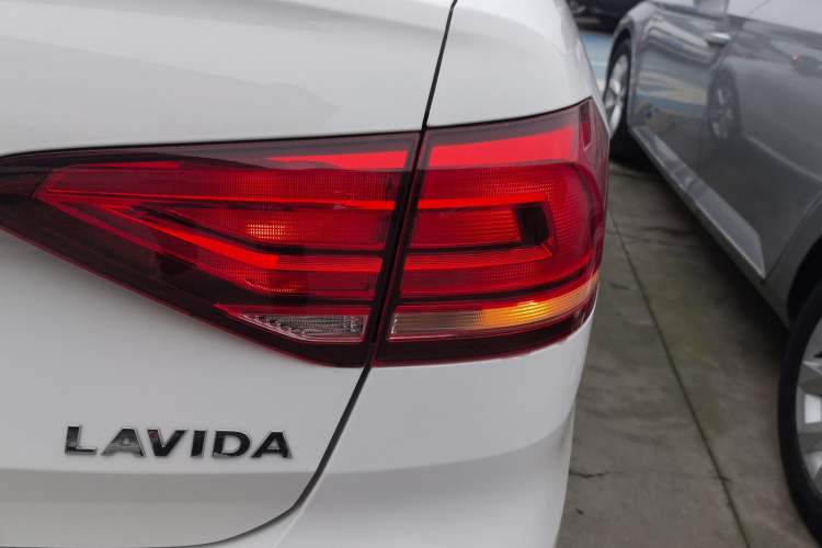 Used Volkswagen Lavida 2019 Lavida Start 1.5L Automatic Trendy Version China VI Standard Right Rear Taillight