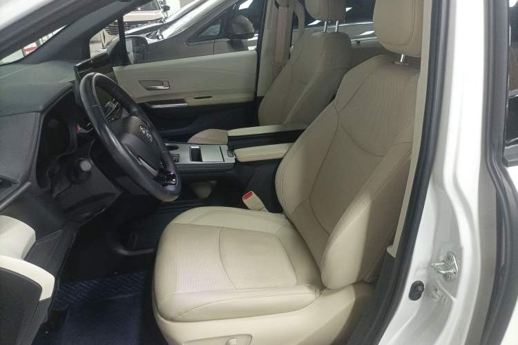 Used Toyota SIENNA 2021 2.5L Hybrid Premium Edition Left Front Seat