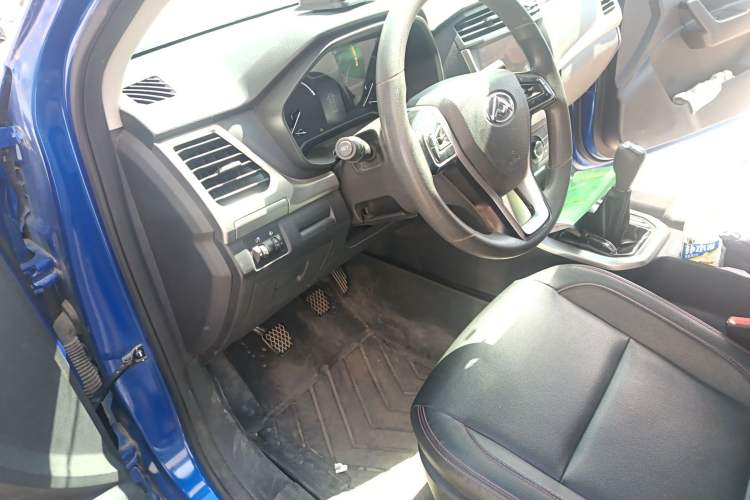 Used SAIC MAXUS T60 2017 2.4L Gasoline Manual Two-Wheel Drive High-Ride Elite Standard Van
