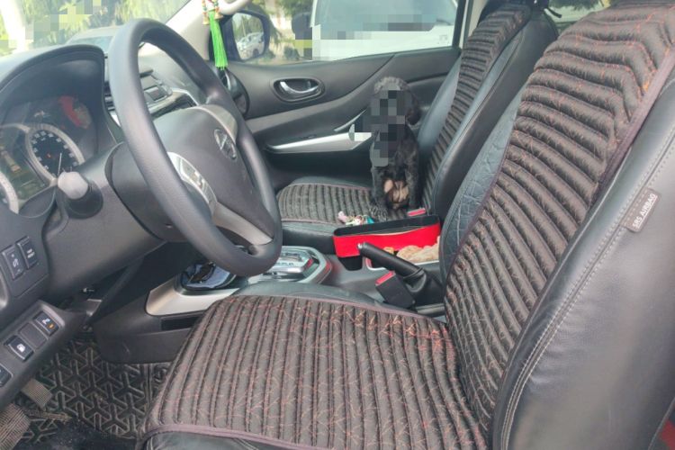 Used Nissan Terra 2018 2.5L Automatic 4x4 Luxury Edition Left Front Seat