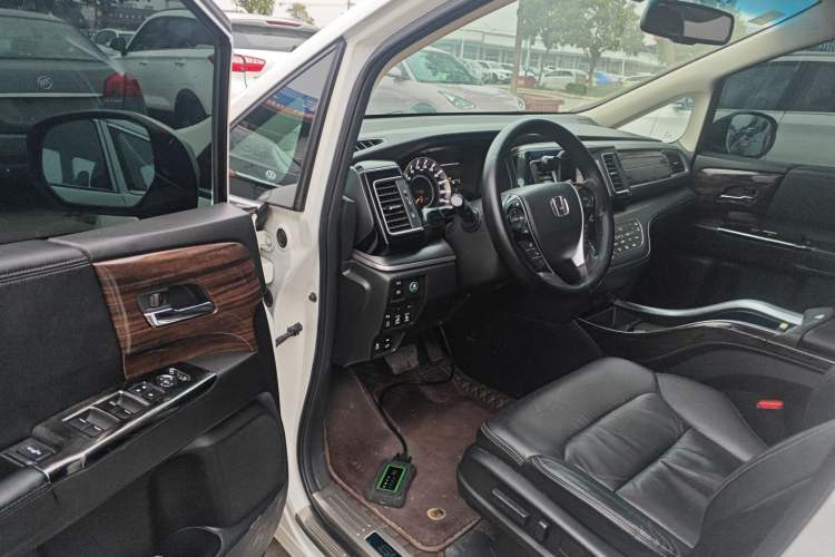 Used Honda Elysion 2016 2.4L Luxury Edition Driver Seat