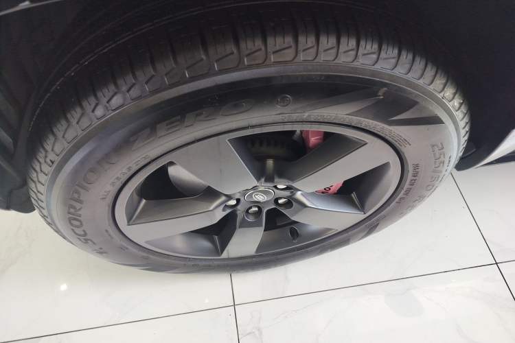 Used Land Rover Defender 2024 110 3.0T P400 X-DYNAMIC HSE Left Front Wheel Hub