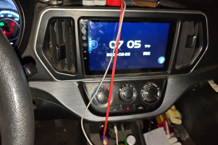 Used Chana Ruixing M60 2023 1.6L CNG Comfort-Grade 6-Seater Passenger Vehicle
