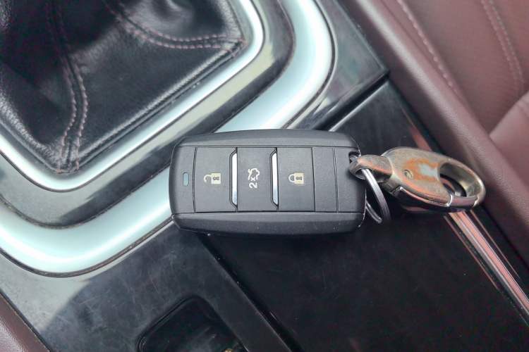 Used CHANGAN Raeton CC 2018 1.5T Manual Elegant Starry Edition China V Standard
