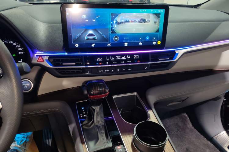 Used Toyota SIENNA 2023 2.5L Hybrid Luxury Edition Audio And AC Panel