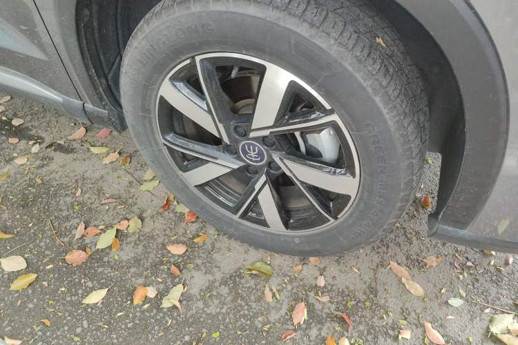 Used BYD Song Pro New Energy 2023 Champion Edition DM-i 110KM Beyond Model Right Front Wheel Hub