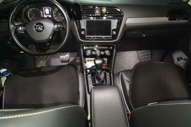 Used Volkswagen Tiguan L 2018 330TSI Automatic Two-Wheel Drive Flagship Edition Center Console