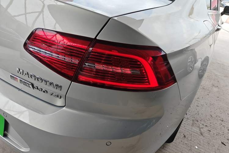 Used Volkswagen Magotan 2017 330TSI DSG Leading Model
