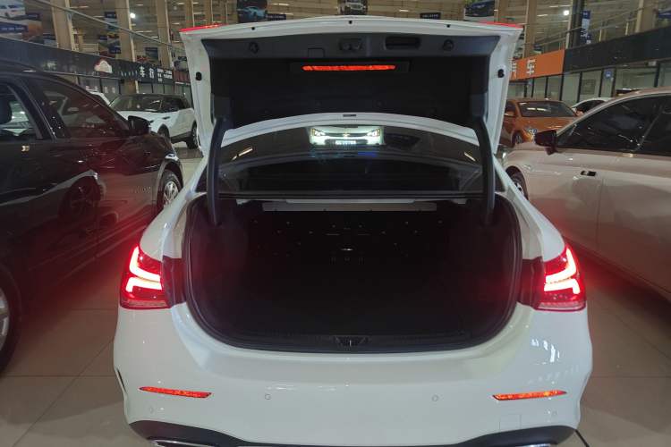 Used Mercedes-Benz A-Class 2022 Revised Version A 200 L Sport Sedan Fashionable Style