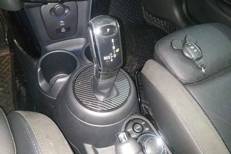 Used MINI MINI 2023 2.0T COOPER S Artist