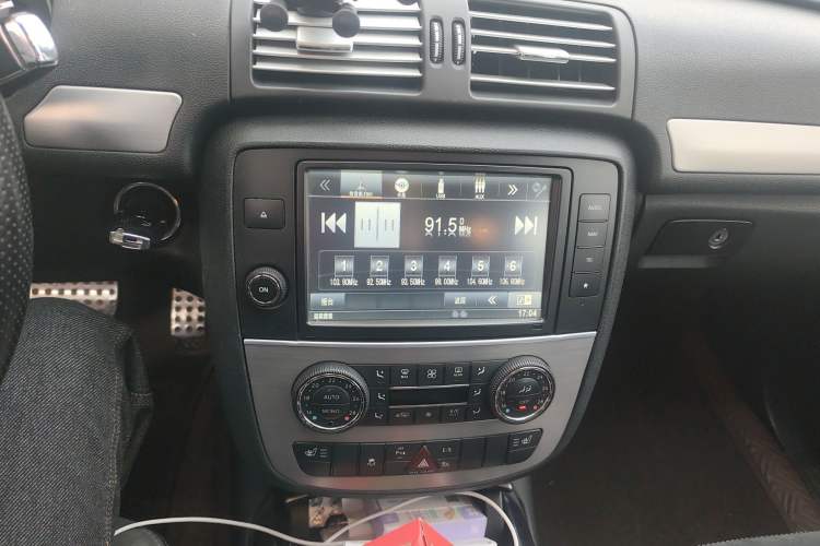 Used Mercedes-Benz R-Class 2014 R 320 4MATIC Business Model Audio And AC Panel