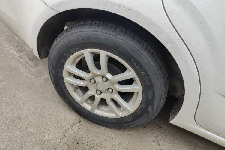 Used Chevrolet Aveo Sonic 2011 Sedan 1.4L MT SL Right Rear Wheel Hub
