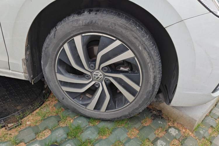 Used Volkswagen Bora 2019 Revised Version 1.5L Automatic Comfort Edition China VI Standard Right Front Wheel Hub