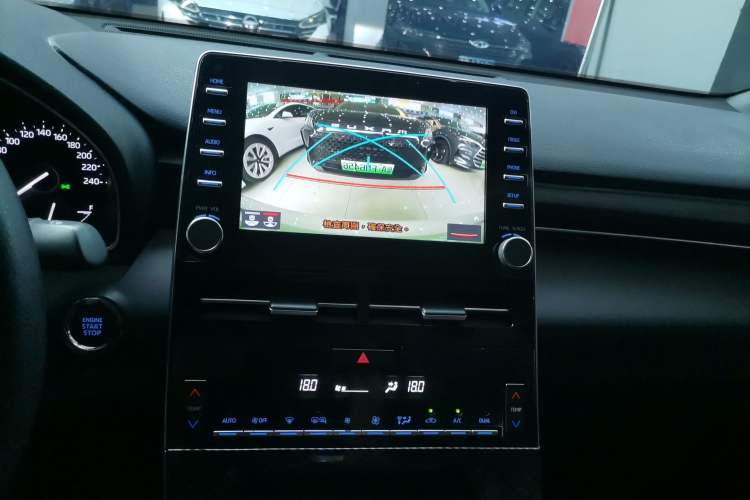 Used Toyota Avalon 2019 2.5L Ambition Version China VI Standard Audio And AC Panel