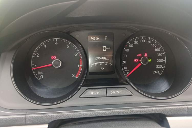 Used Volkswagen Lavida 2017 1.6L Automatic Fashion Edition Instrument Cluster