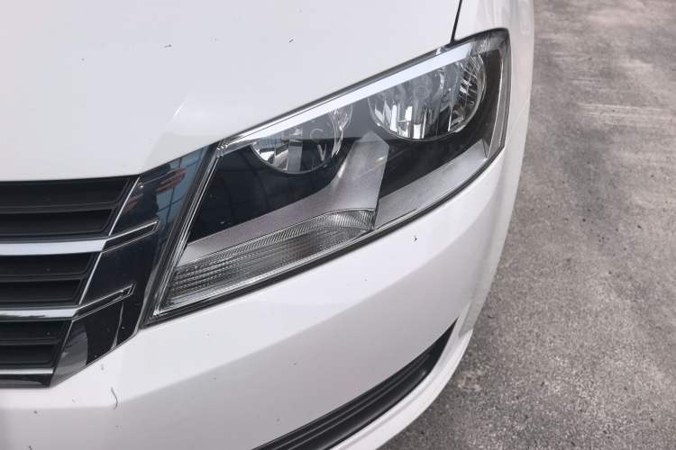 Used Volkswagen Lavida 2013 Revised Classic 1.6L Manual Fashion Edition Left Front Headlight