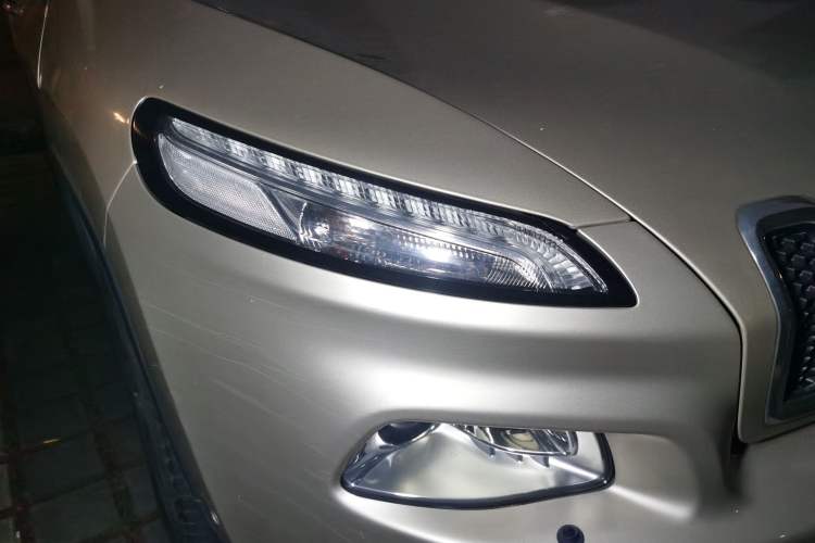 Used Jeep Cherokee 2014 2.4L Luxury Edition Right Front Headlight