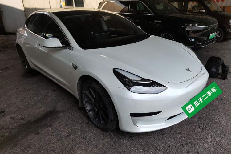 Used Tesla Model 3 2019 Standard Range Rear-Wheel Drive Upgraded Version (60 kWh) Front Right 45 Deg