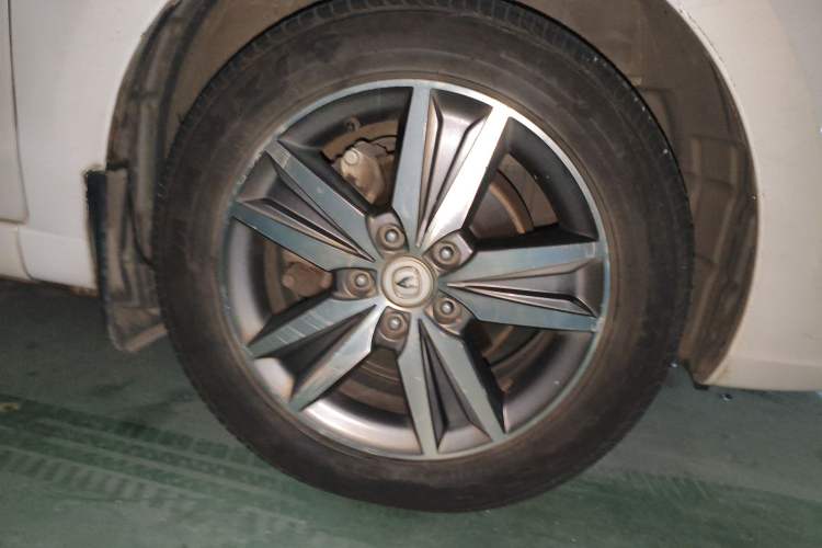 Used CHANGAN Eado 2015 1.6L Manual Luxury Model China IV Standard Right Front Wheel Hub