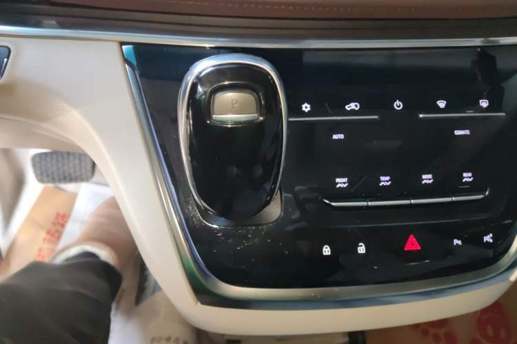 Used Buick GL8 2021 Land Cruiser Executive Class 652T Smart Luxury Model