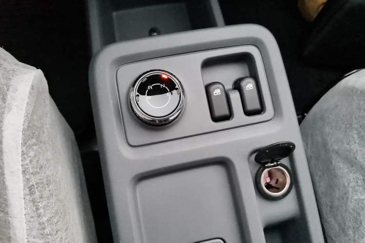 Used Wuling Yangguang 2025 Model 400km Bus Edition—Comfort Edition
