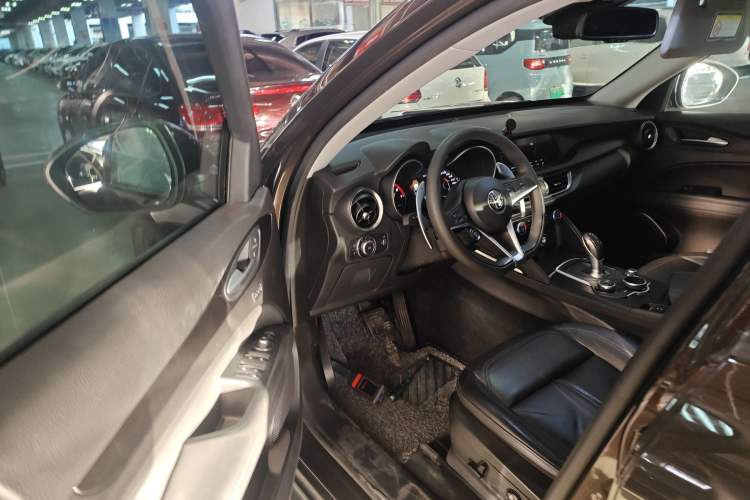 Used Alfa Romeo Stelvio 2017 2.0T 200HP Elite Edition
